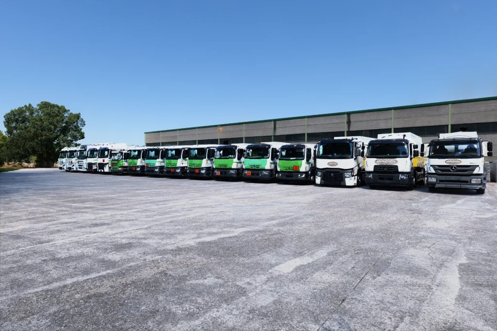 Camion-citerne Hympyr Energies livrant du GNR sur une exploitation en Occitanie