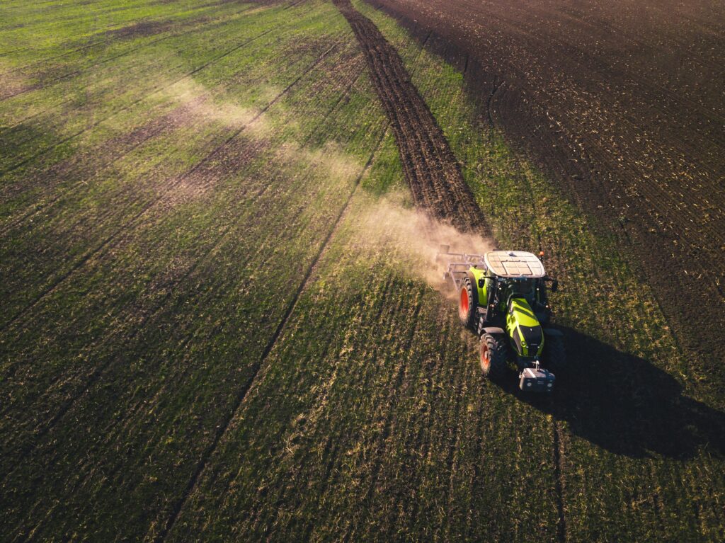 Un tracteur qui fonctionne au GNR agricole.